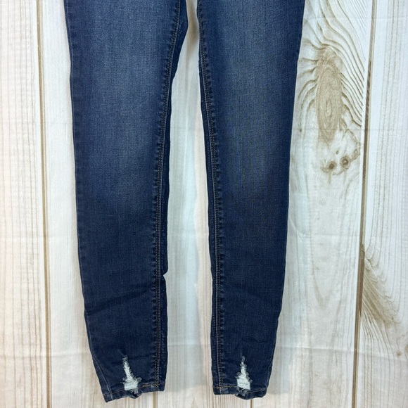 True Craft High Rise Skinny Jeans Slightly Distressed Blue Denim Pants Size 7 - Picture 3 of 15